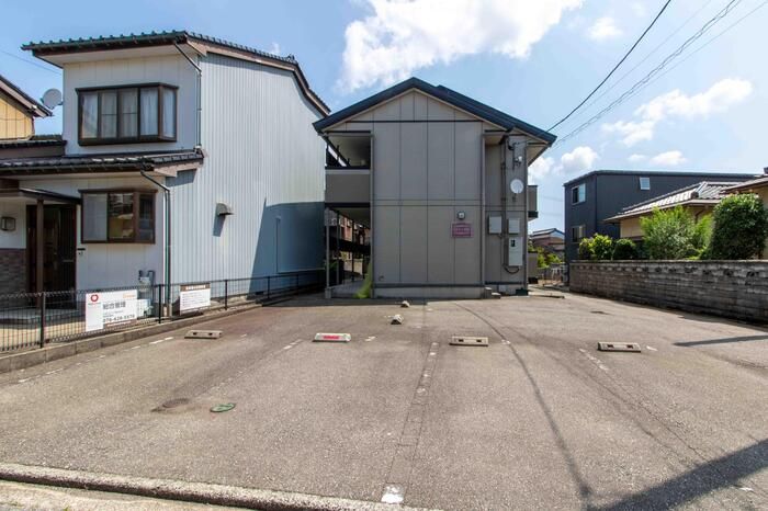 駐車場　車をお持ちの方に嬉しい駐車場付きの物件です