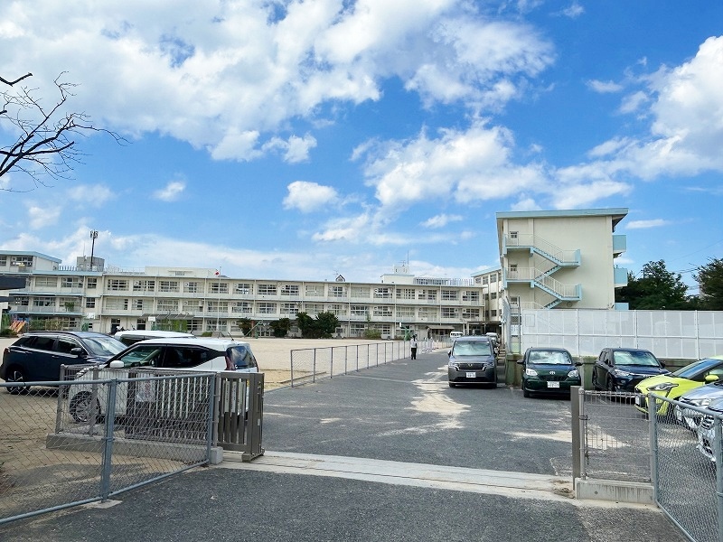 小学校　☆北九州市立三郎丸小学校（小学校）まで690m