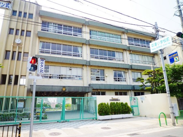 小学校　茨木市立中津小学校（小学校）まで448m