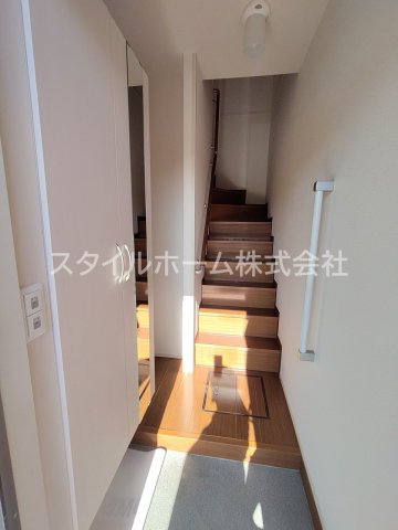玄関　別部屋写真です。