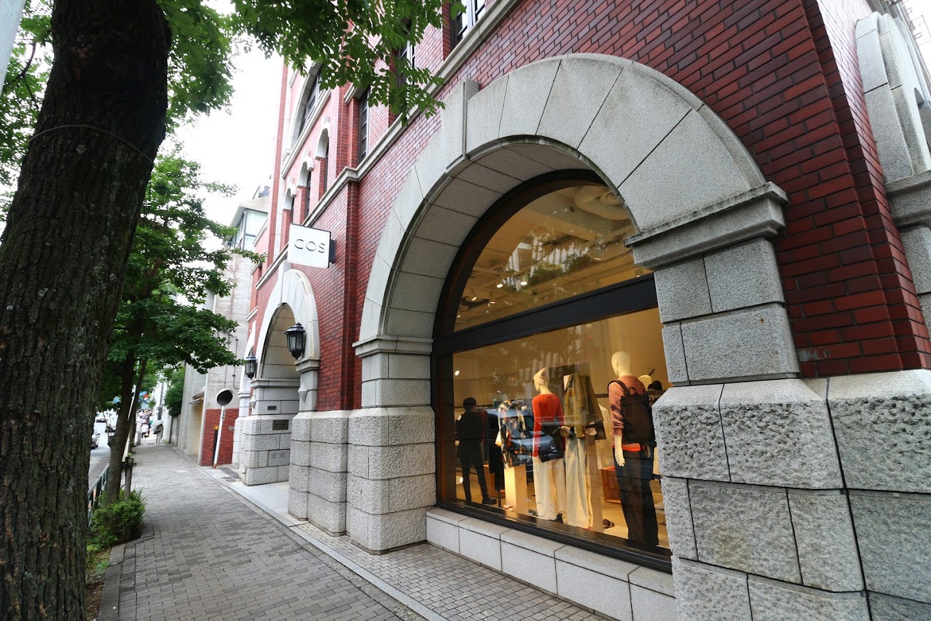 ショッピングセンター　COS青山店（ショッピングセンター）まで1031m