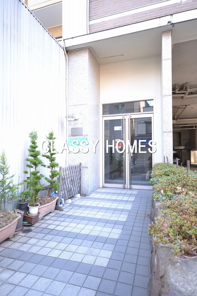 エントランス　1967年竣工　慶應マンション：エントランス