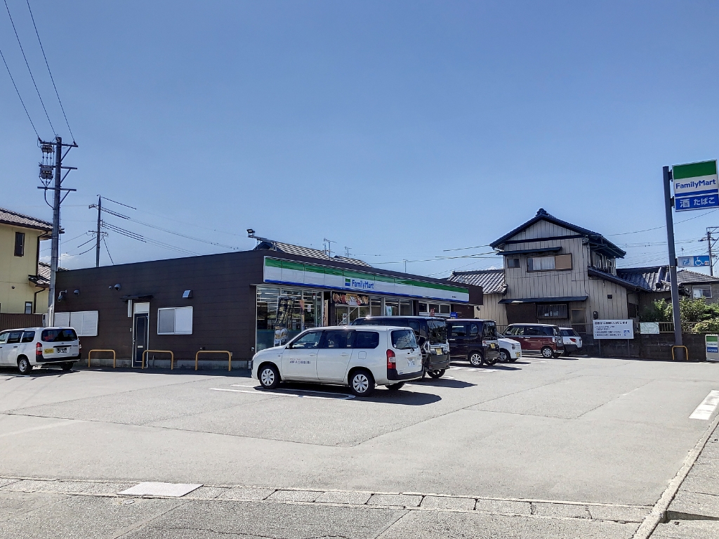 コンビニ　ファミリーマート 掛川駅南店（コンビニ）まで588m