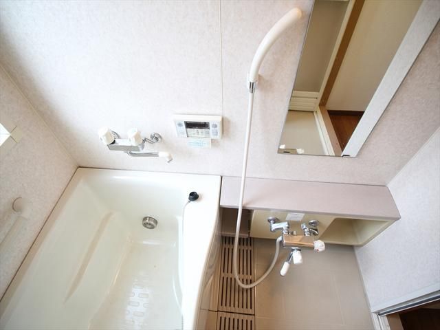 バス・シャワールーム　コンパクトで使いやすいお風呂です