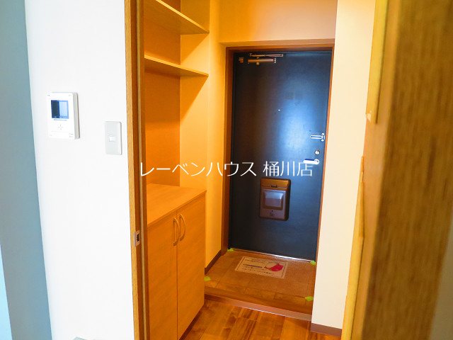 玄関　レーベンハウス桶川店へ　048-787-5511