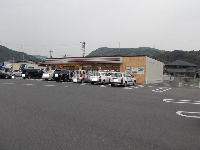 コンビニ　セブンイレブン戸田店（コンビニ）まで858m
