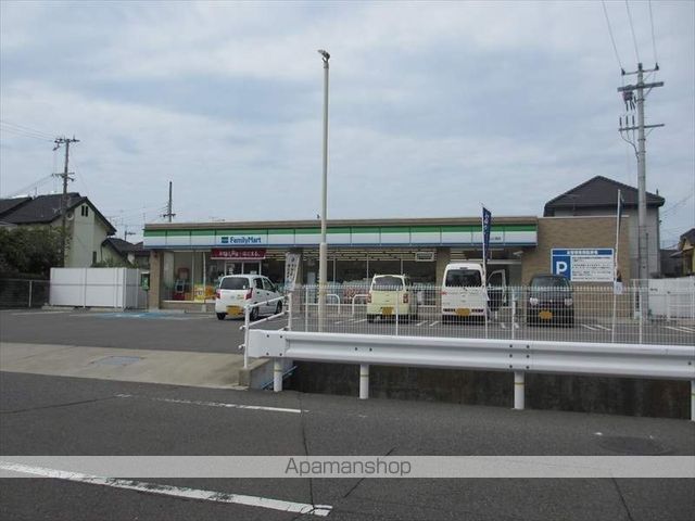 コンビニ　ファミリーマート（コンビニ）まで1428m