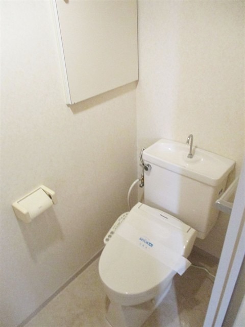 トイレ　※同仕様写真含む
