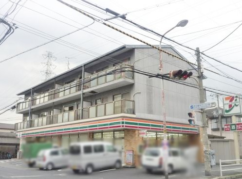 コンビニ　セブン-イレブン 八尾上尾町1丁目店（コンビニ）まで800m