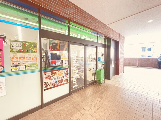 コンビニ　ファミリーマート相鉄二俣川駅店（コンビニ）まで206m