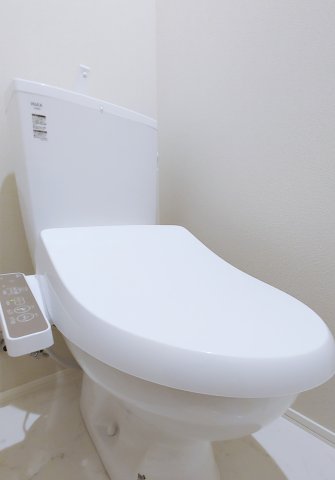 トイレ　嬉しい温水洗浄便座※同仕様