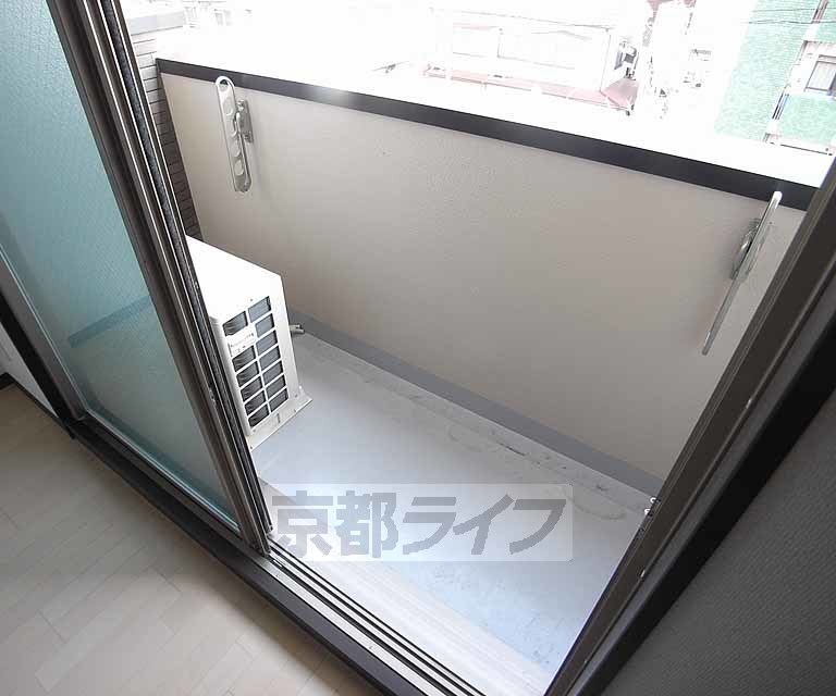 バルコニー　光も良く入ってきます。
