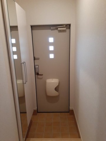 レジデンス カレントの玄関写真