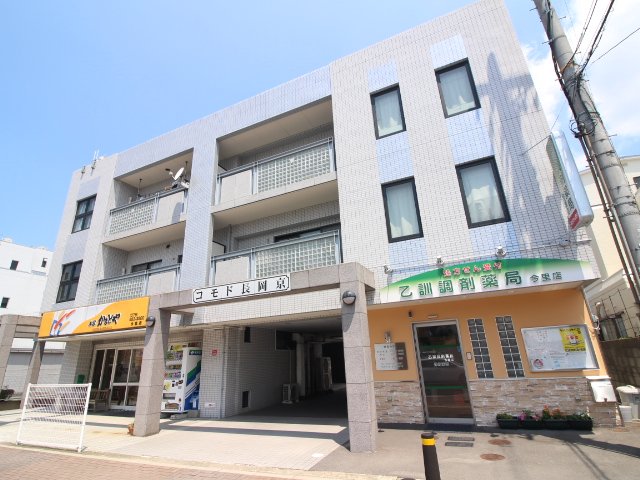 建物外観　長岡天神駅徒歩15分。閑静な住宅地に建つ3階建RC造外観