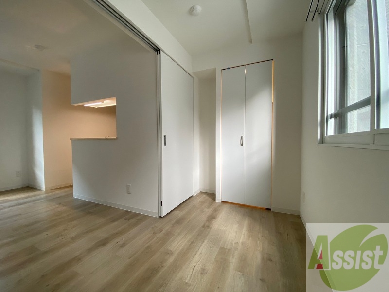 その他部屋・スペース　寝室はこちらです。光が差し込む、温かみのあるお部屋です。