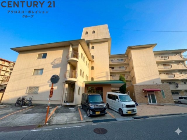 建物外観　エレベーター付きで重い荷物も便利です♪