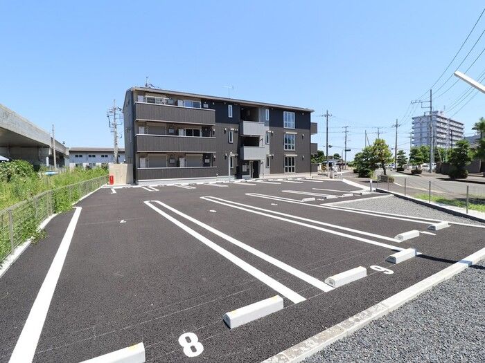 駐車場　駐車場に車を止められます