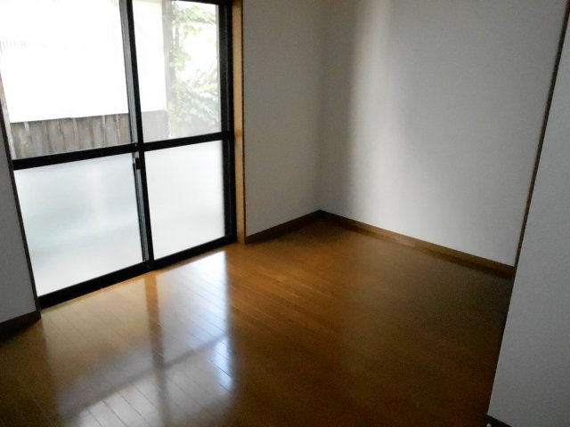 フジパレス南田出井の居間写真