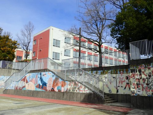 小学校　猪高小学校（小学校）まで575m