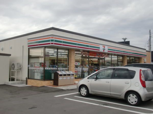 コンビニ　セブンイレブン（コンビニ）まで2200m