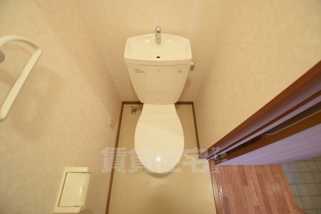 ＪＲ阪和線 堺市駅 徒歩10分 2階建 築23年のトイレ写真