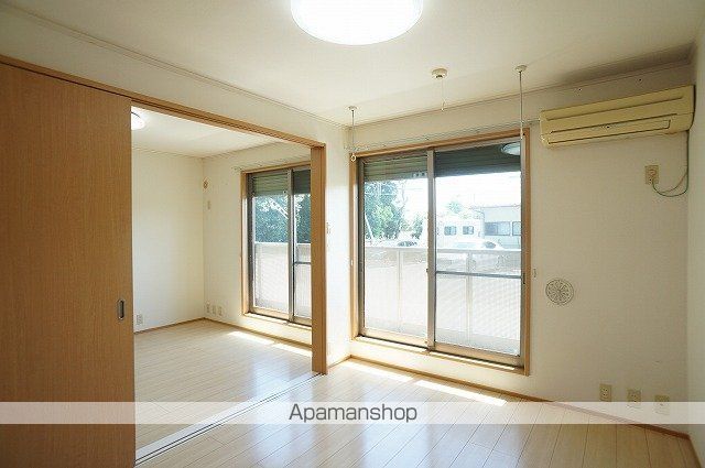 ＪＲ東海道本線 袋井駅 バス乗車時間：25分 最寄りバス停で下車 徒歩4分 2階建 築20年の居間写真