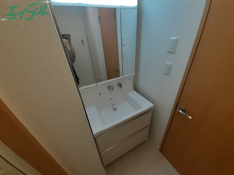 洗面設備　同型参考写真