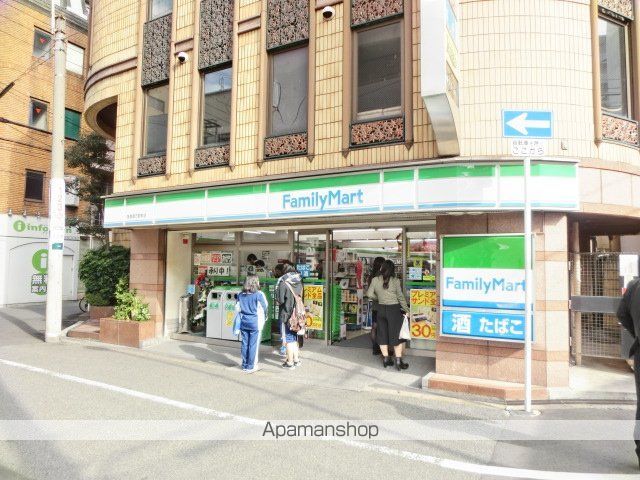 コンビニ　ファミリーマート（コンビニ）まで800m