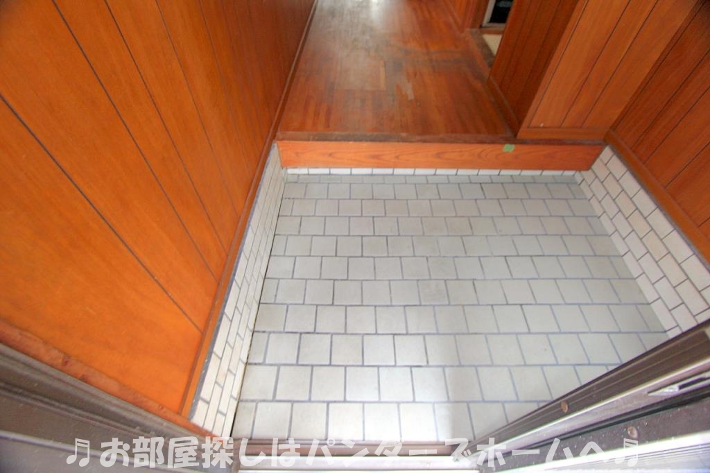 招提大谷3丁目戸建の玄関写真
