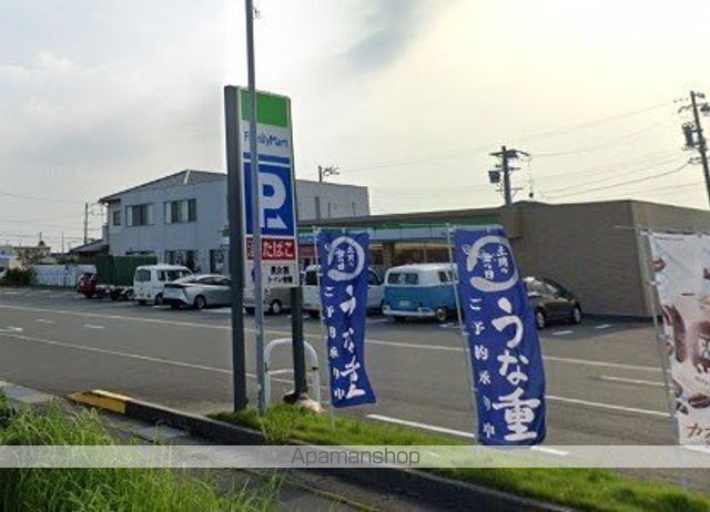 コンビニ　ファミリーマート（コンビニ）まで536m
