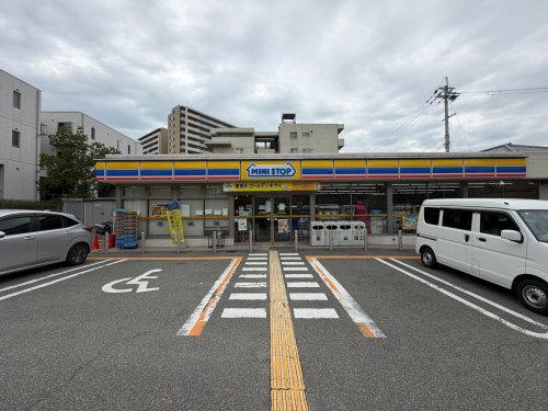 コンビニ　ミニストップ豊中新千里南町店（コンビニ）まで1002m