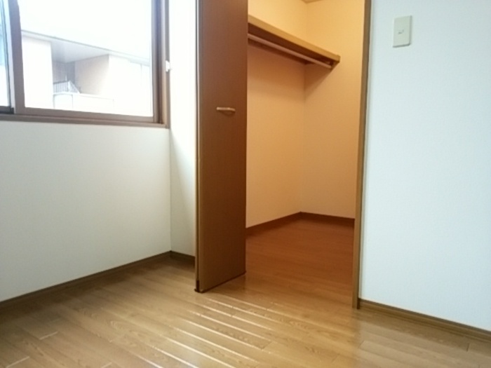 収納　ウォークインクローゼット（西洋室）