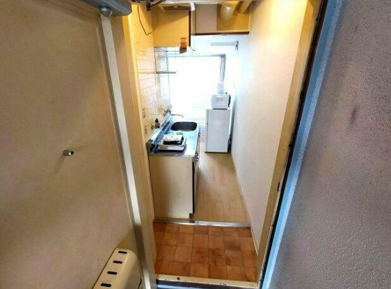 玄関　玄関からお部屋へ向けて