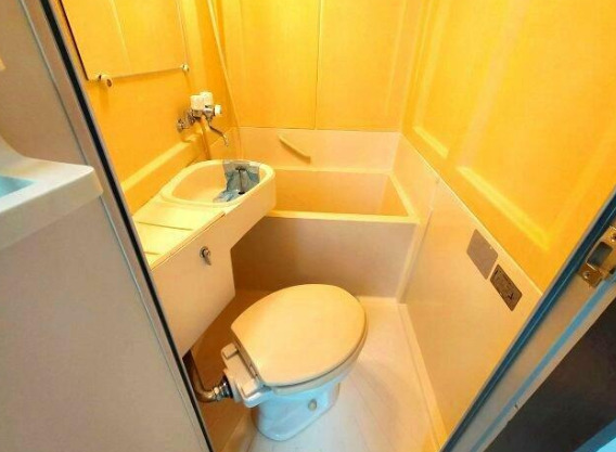 バス・シャワールーム　トイレと浴室は同室です。