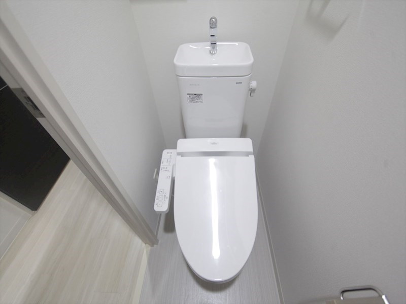 ＪＲ中央本線 鶴舞駅 徒歩6分 13階建 築9年のトイレ写真