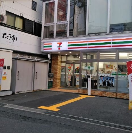 コンビニ　セブンイレブン阪急富田駅北口店（コンビニ）まで110m