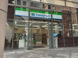 コンビニ　ファミリーマート汐留イタリア街店（コンビニ）まで271m