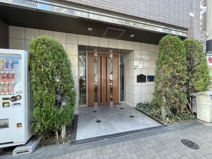 エントランス　落ち着いたエントランスです