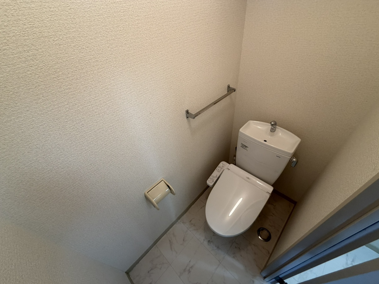 シャトーサントラルA棟のトイレ写真