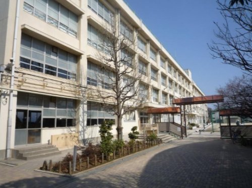 中学校　練馬区立練馬東中学校（中学校）まで613m