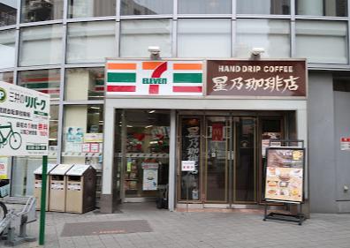 コンビニ　セブンイレブン 新宿落合駅前店（コンビニ）まで124m