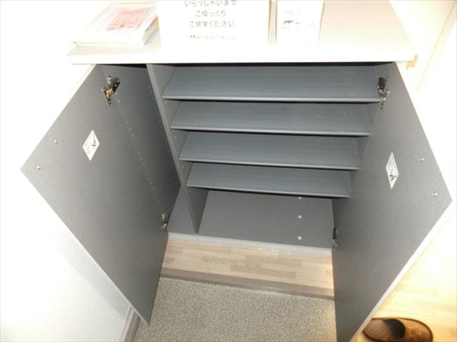 サンビレッジ八番館の玄関写真