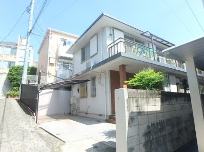 渋谷区東2丁目貸家の外観写真