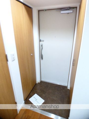 北大阪急行 江坂駅 徒歩13分 11階建 築18年の玄関写真