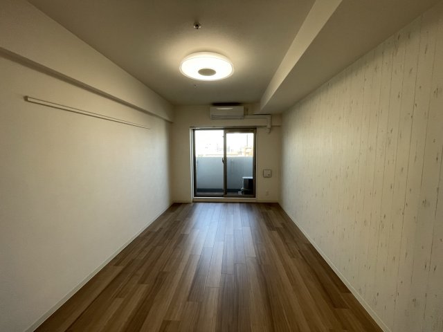 ＪＲ東海道本線 新大阪駅 徒歩5分 15階建 築7年の居間写真