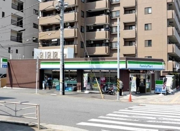 コンビニ　ファミリーマート横浜反町一丁目店（コンビニ）まで299m