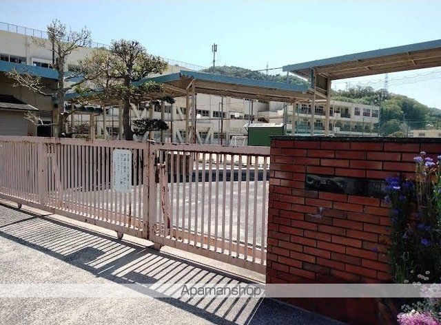 小学校　畑賀小学校（小学校）まで210m