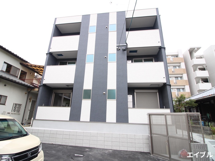 建物外観　写真より現状優先となります。
