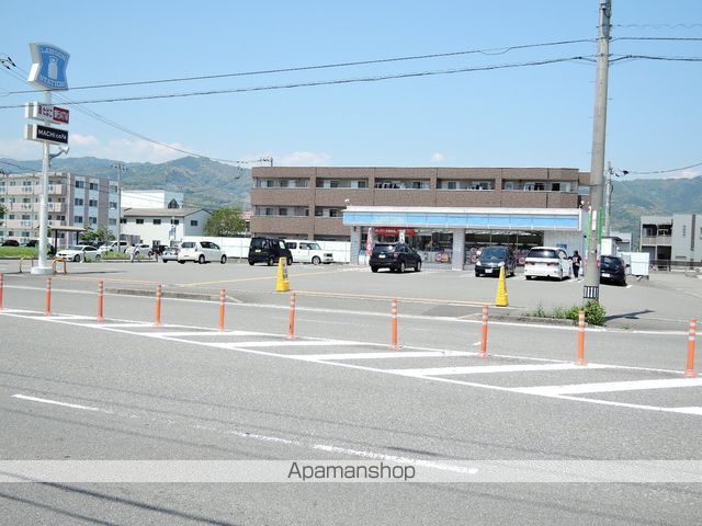 コンビニ　ローソン（コンビニ）まで526m