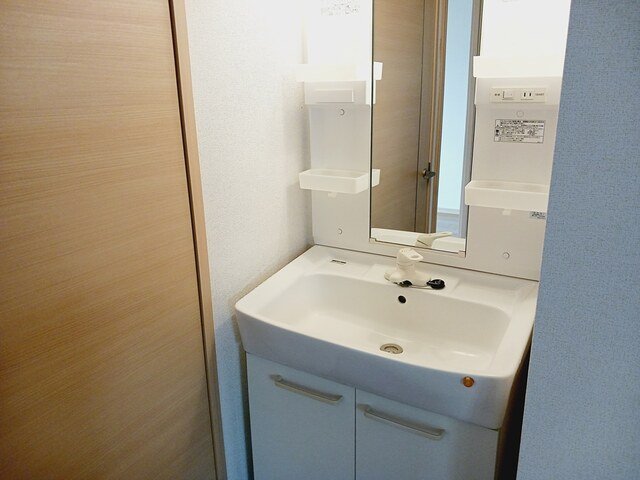 洗面設備　コンパクトで使いやすい洗面所